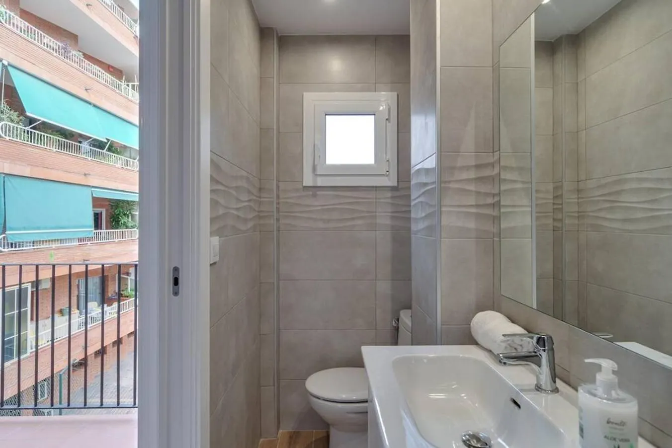 Live Like A Local In Eixample Apartment Barcelona 0*,