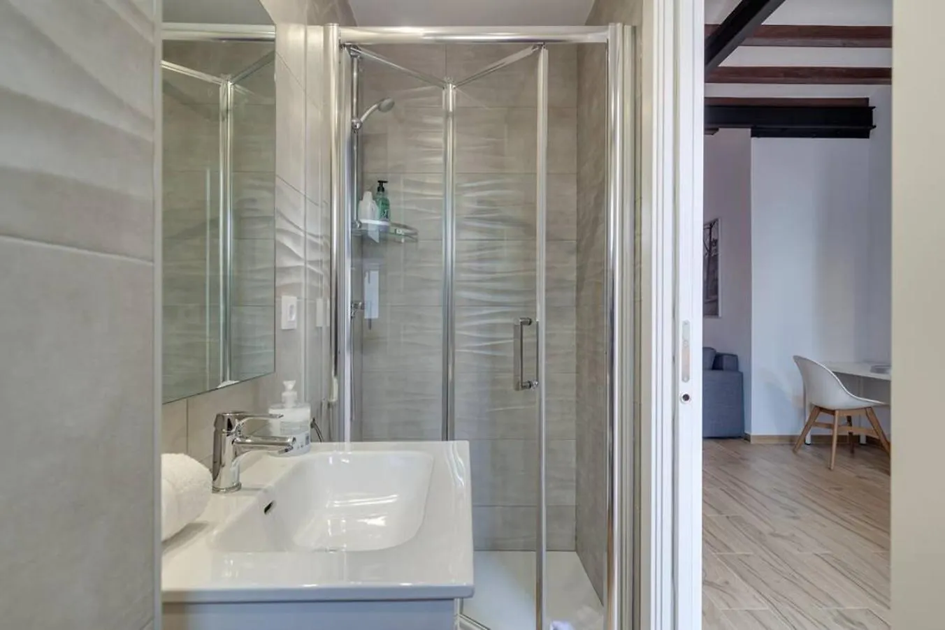 Live Like A Local In Eixample Apartment Barcelona